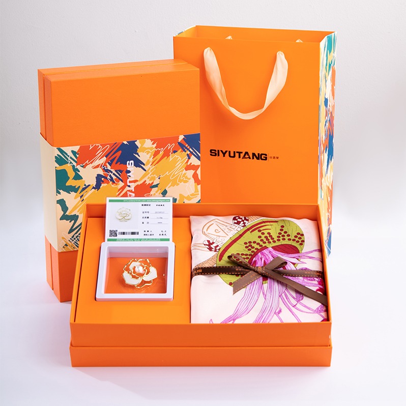 每周秒杀.大溪地之珠礼盒（90真丝方巾*1+天然珍珠贝母胸针*1）