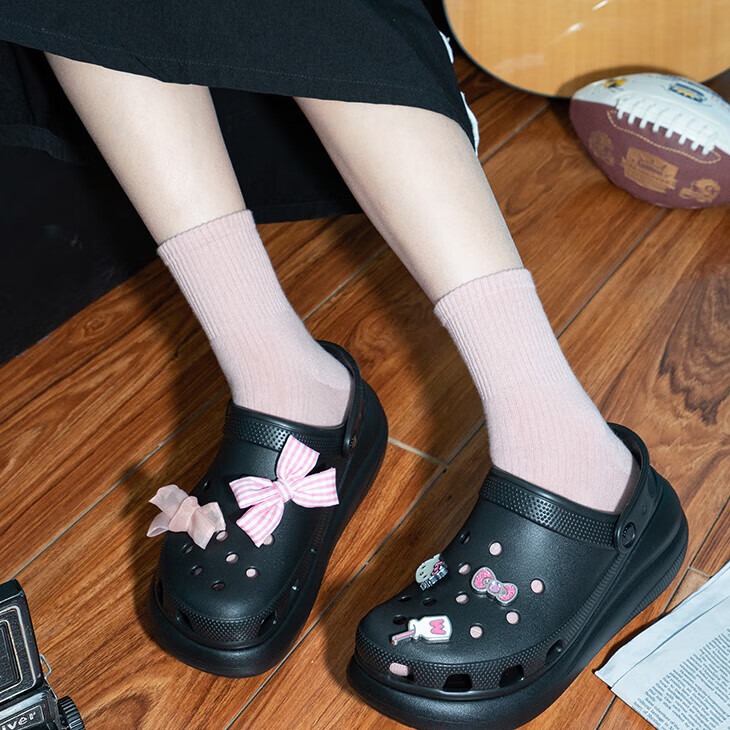 每周秒杀.卡骆驰（CROCS）男女泡芙洞洞鞋户外休闲时尚厚底一脚蹬沙滩鞋 207521-001